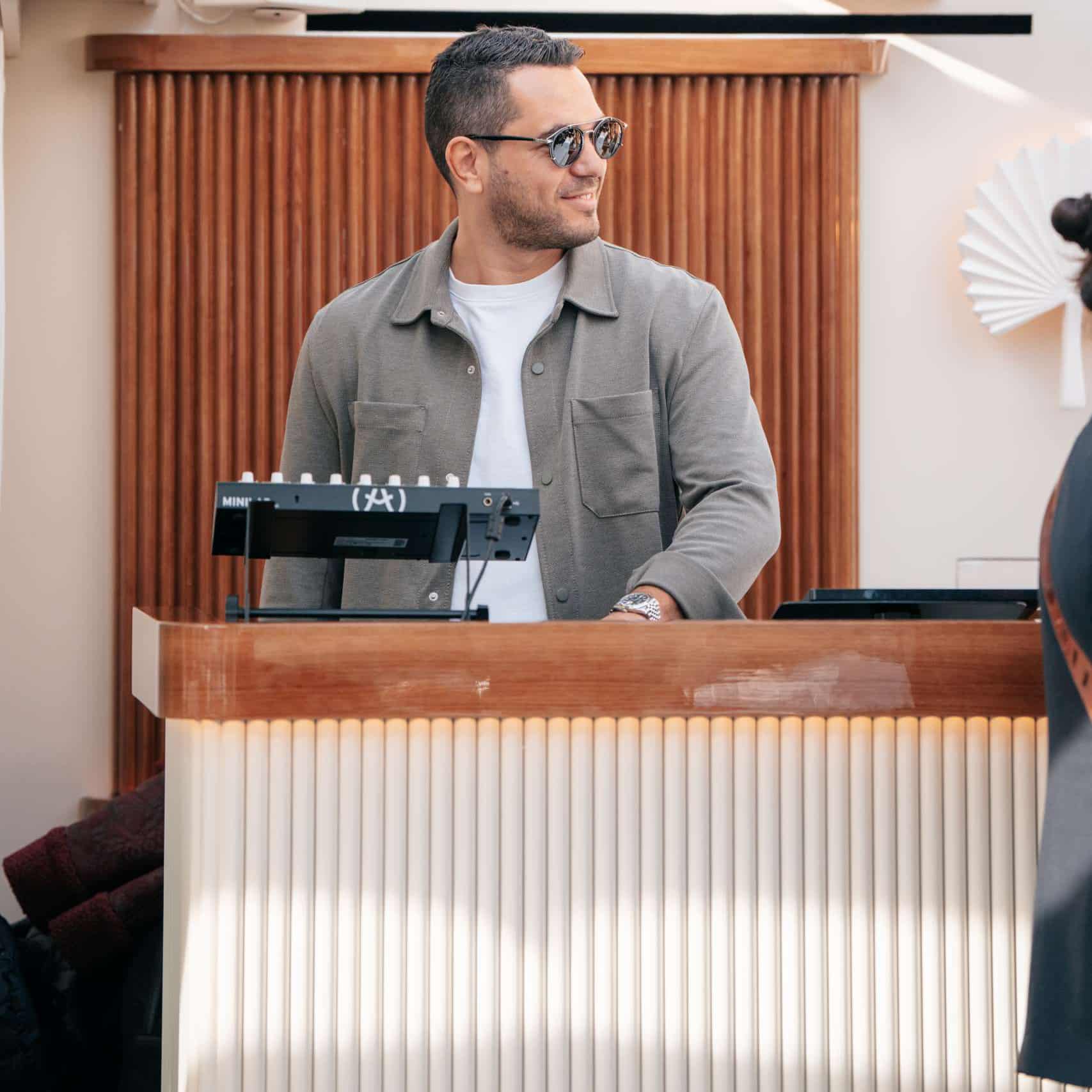 DJ mariage à Monaco – Flanker DJ mixant lors d’un événement privé haut de gamme